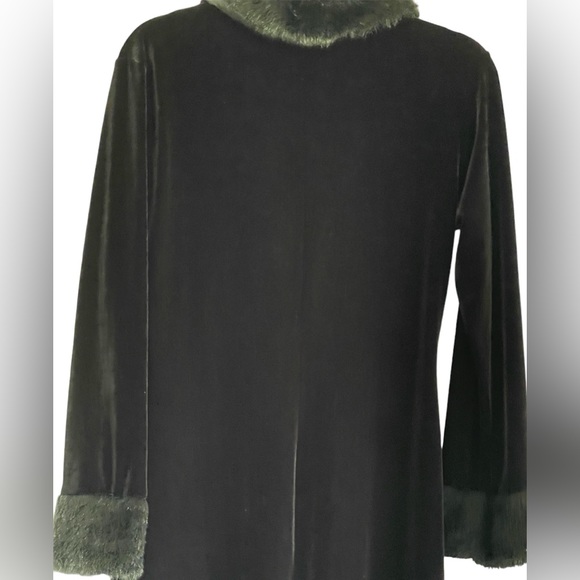LULY K new york city. VintageBlack  Velvet Coat/ Duster , faux fur collar🌹 - Picture 3 of 10